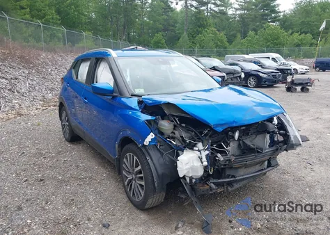 2021 Nissan Kicks Sv Xtronic Cvt z USA, uszkodzony, nr VIN 3N1CP5CV6ML528988